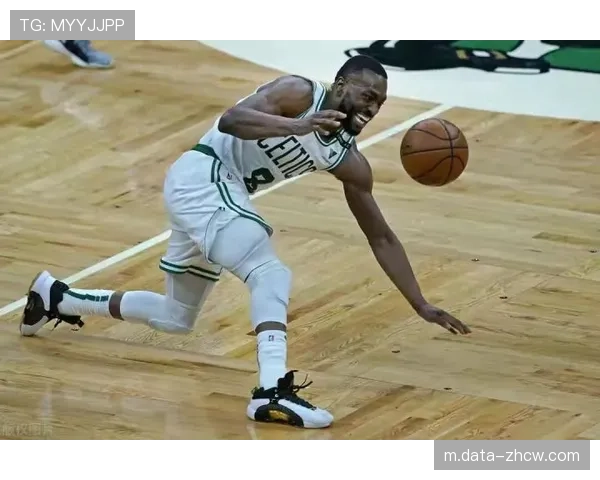 湖人防守效率稳定在108.5 双核体系下攻防兼备良性循环